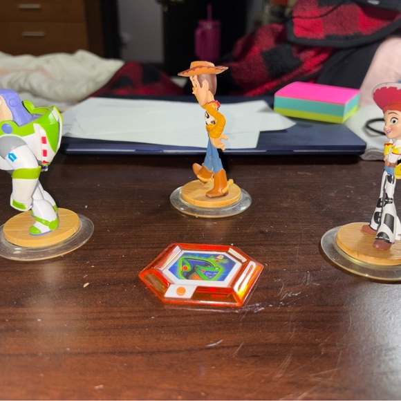 Disney Green and Blue Action Figures Playset - Picture 4 of 9